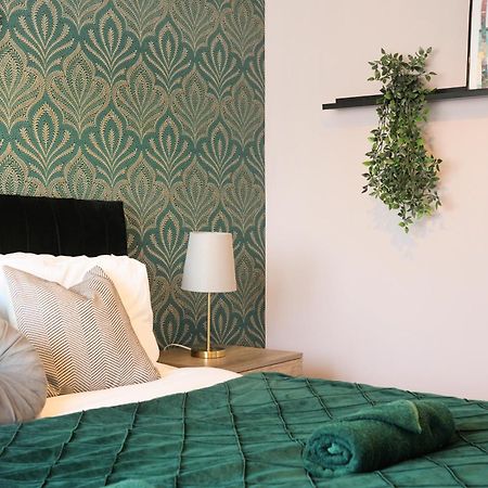 Cosy Corner In Aylesbury Near Stoke Mandeville Hospital & Town Centre With Private Parking 외부 사진