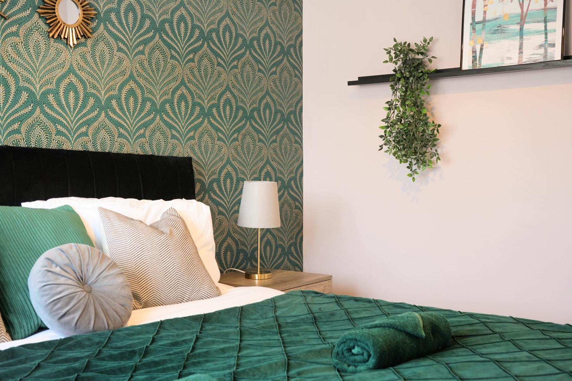 Cosy Corner In Aylesbury Near Stoke Mandeville Hospital & Town Centre With Private Parking 외부 사진