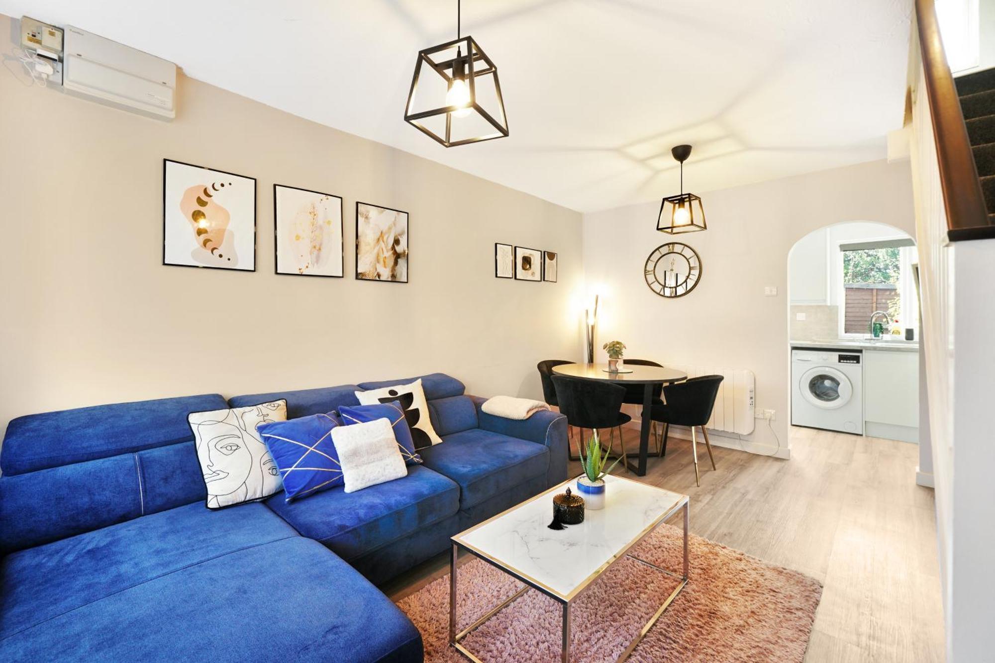 Cosy Corner In Aylesbury Near Stoke Mandeville Hospital & Town Centre With Private Parking 외부 사진