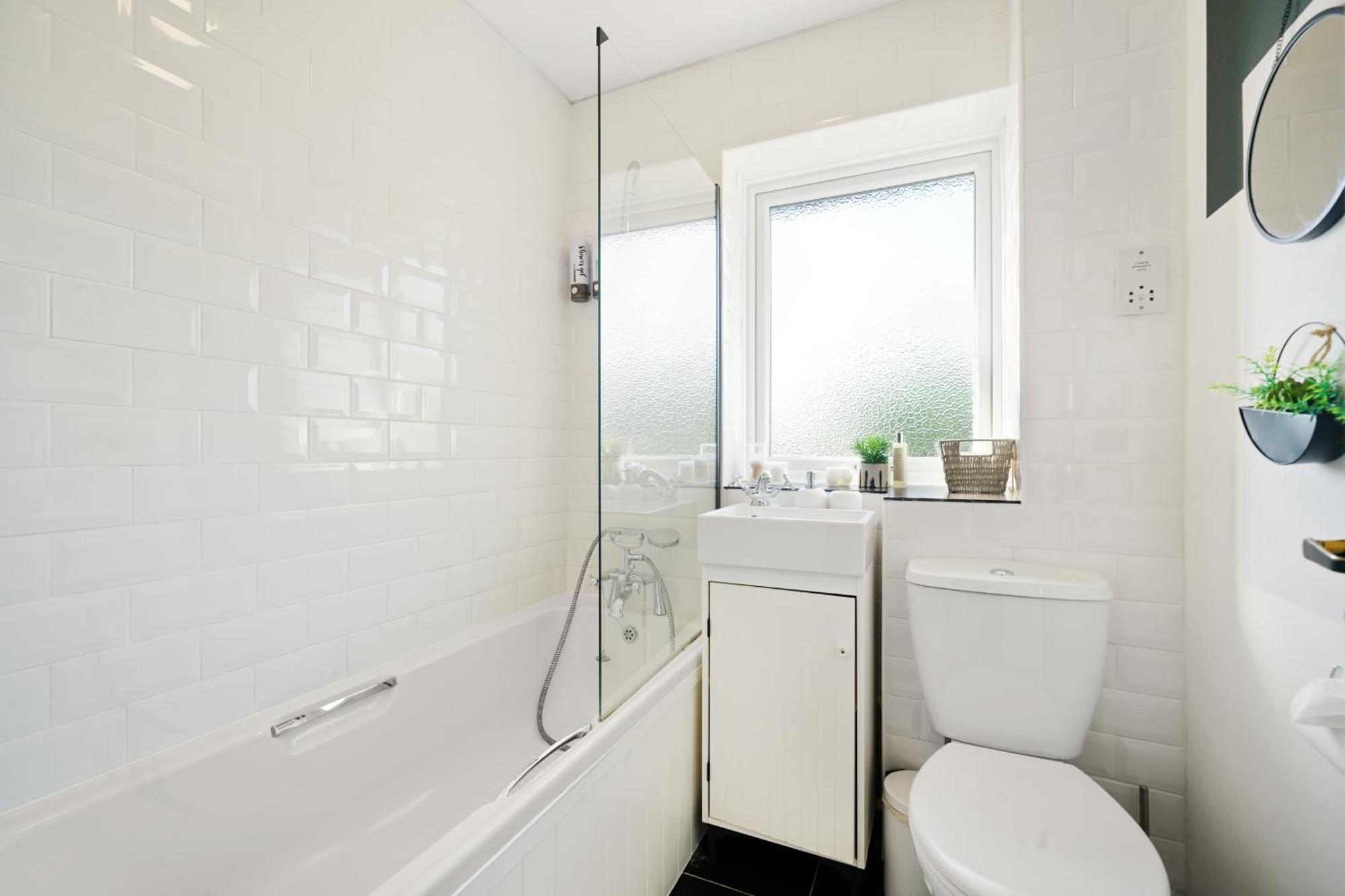 Cosy Corner In Aylesbury Near Stoke Mandeville Hospital & Town Centre With Private Parking 외부 사진