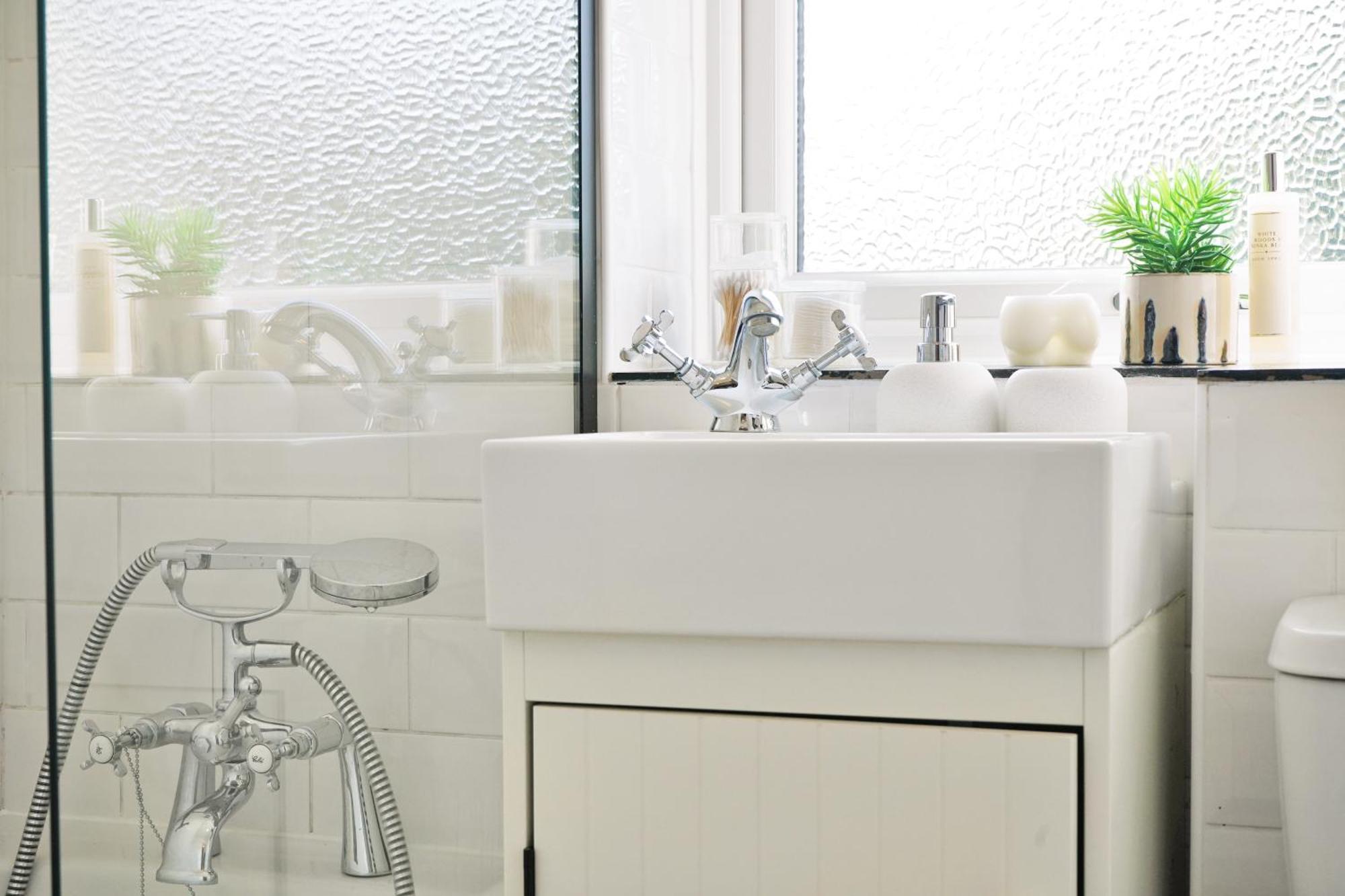 Cosy Corner In Aylesbury Near Stoke Mandeville Hospital & Town Centre With Private Parking 외부 사진