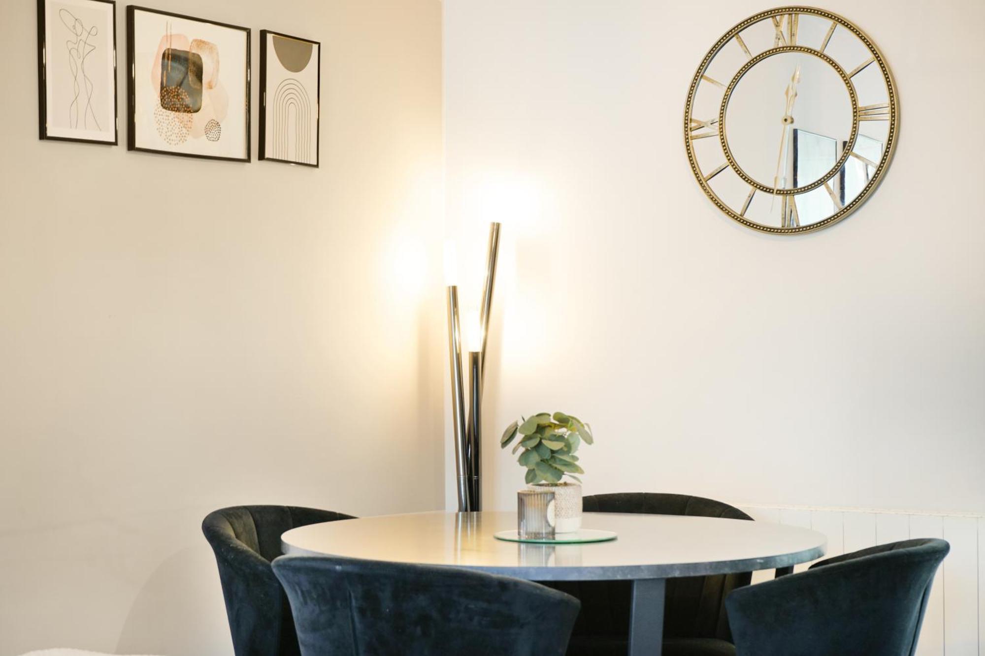 Cosy Corner In Aylesbury Near Stoke Mandeville Hospital & Town Centre With Private Parking 외부 사진