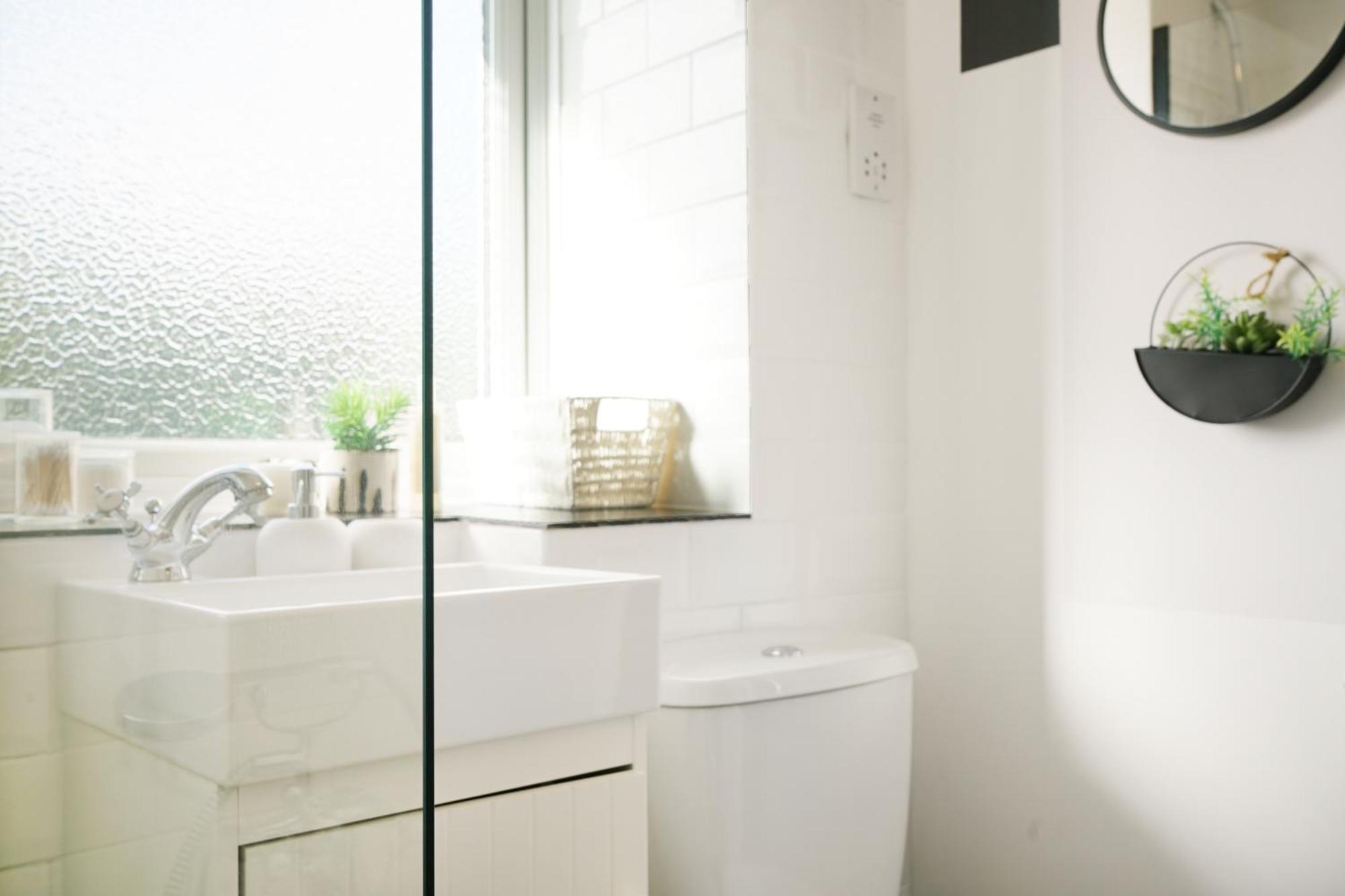 Cosy Corner In Aylesbury Near Stoke Mandeville Hospital & Town Centre With Private Parking 외부 사진