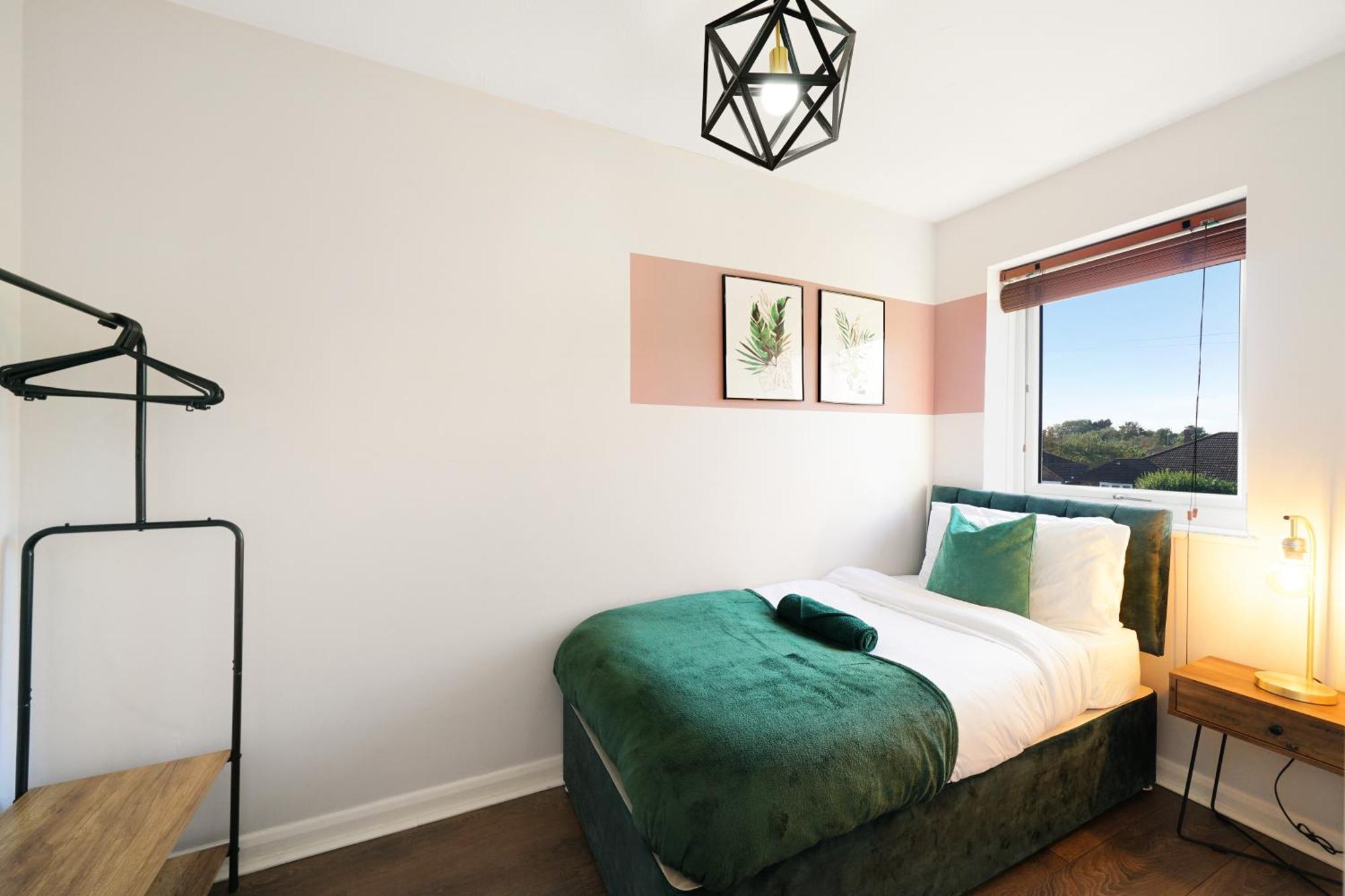 Cosy Corner In Aylesbury Near Stoke Mandeville Hospital & Town Centre With Private Parking 외부 사진